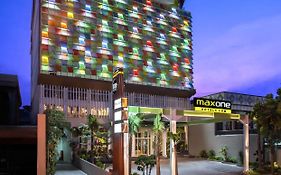 Maxonehotel Tidar Surabaya